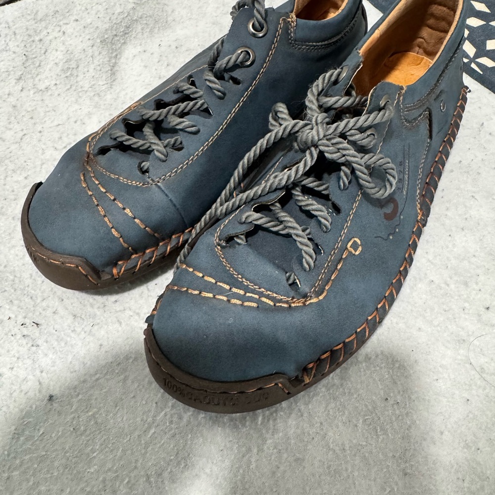 Stylish Gray Leather Sneakers for Men